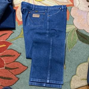 40x32 Medium Wash Wranglers